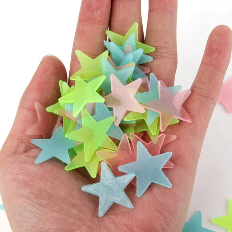100 Adesivos de Parede Luminosos - Crie Um Céu Estrelado Mágico no Quarto do Seu Filho!